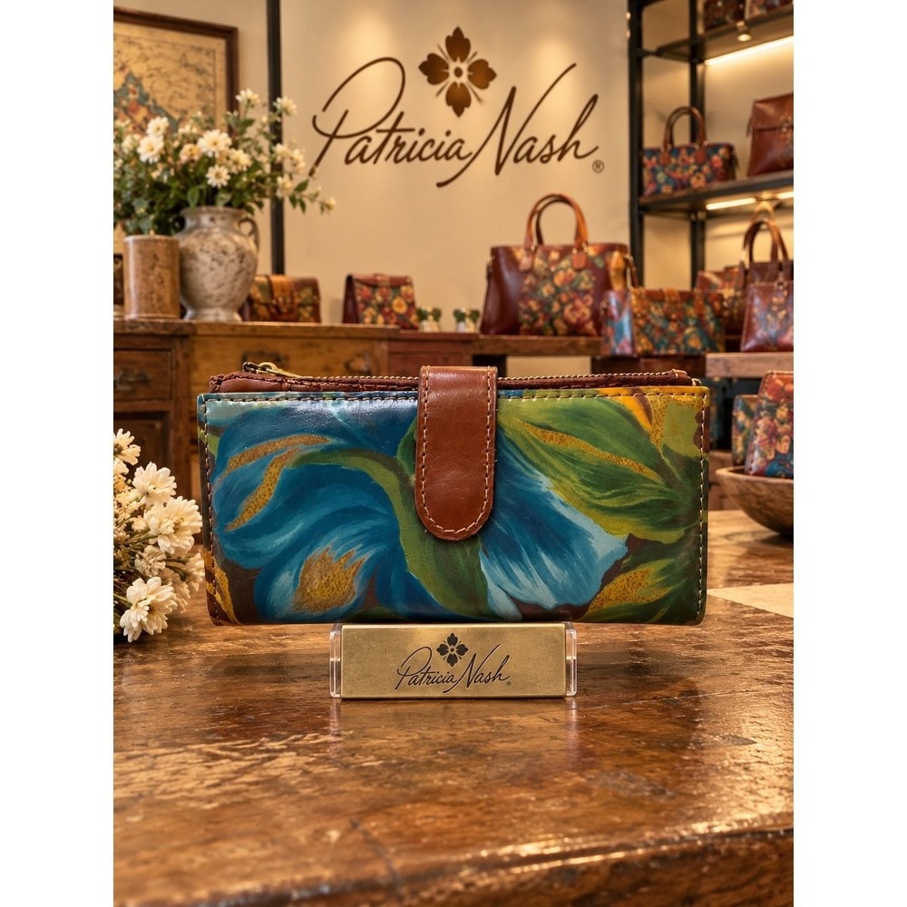 W261 Patricia Nash long wallet